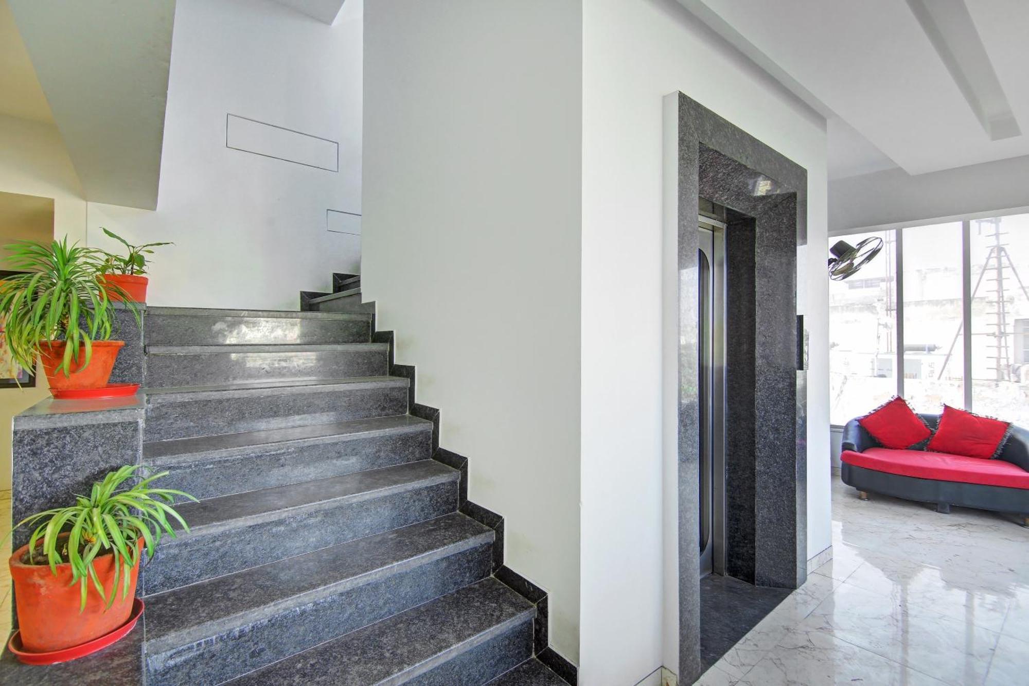 Super Townhouse Geetanjali Inn Gurgaon Zewnętrze zdjęcie