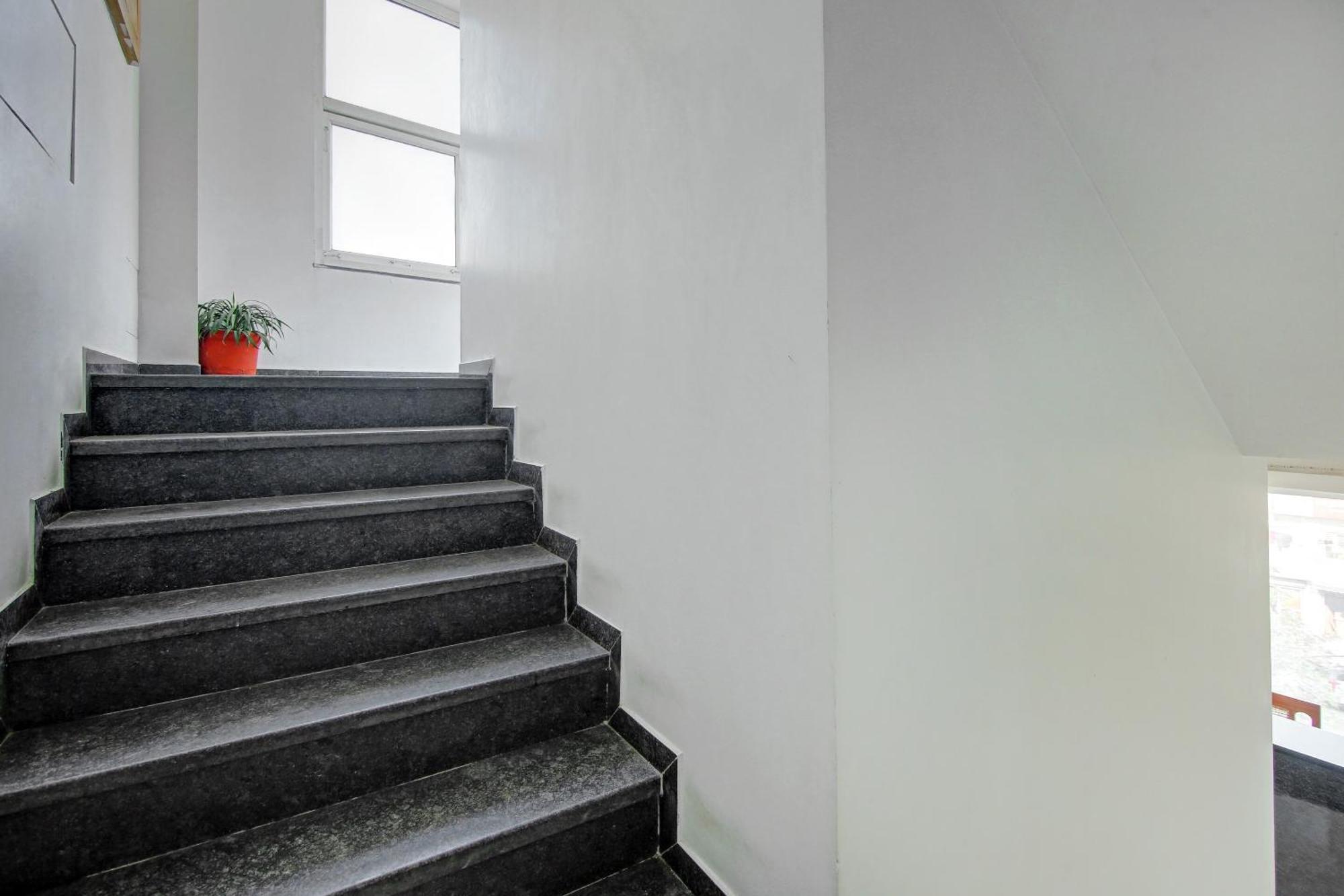 Super Townhouse Geetanjali Inn Gurgaon Zewnętrze zdjęcie